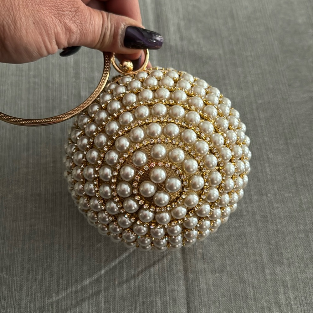 Beautiful Faux Pearl Cross Body